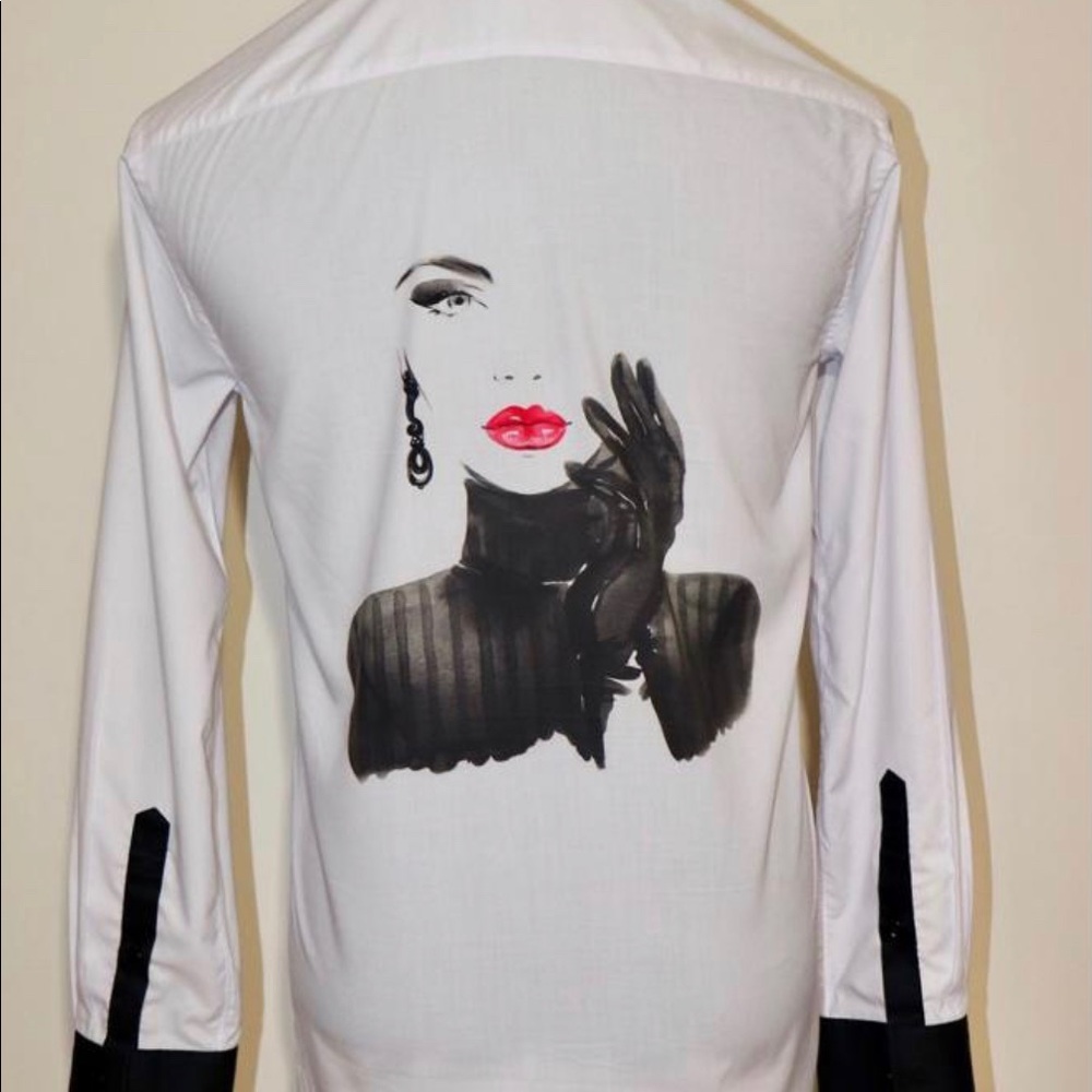 Men’s tuxedo shirt w/design in the back
